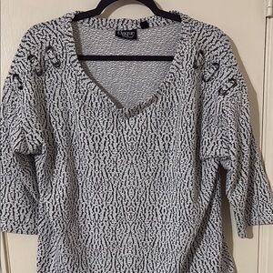 Onque Casuals Women's Blouse XL Gray White Cut-Out Neckline Stretch Top